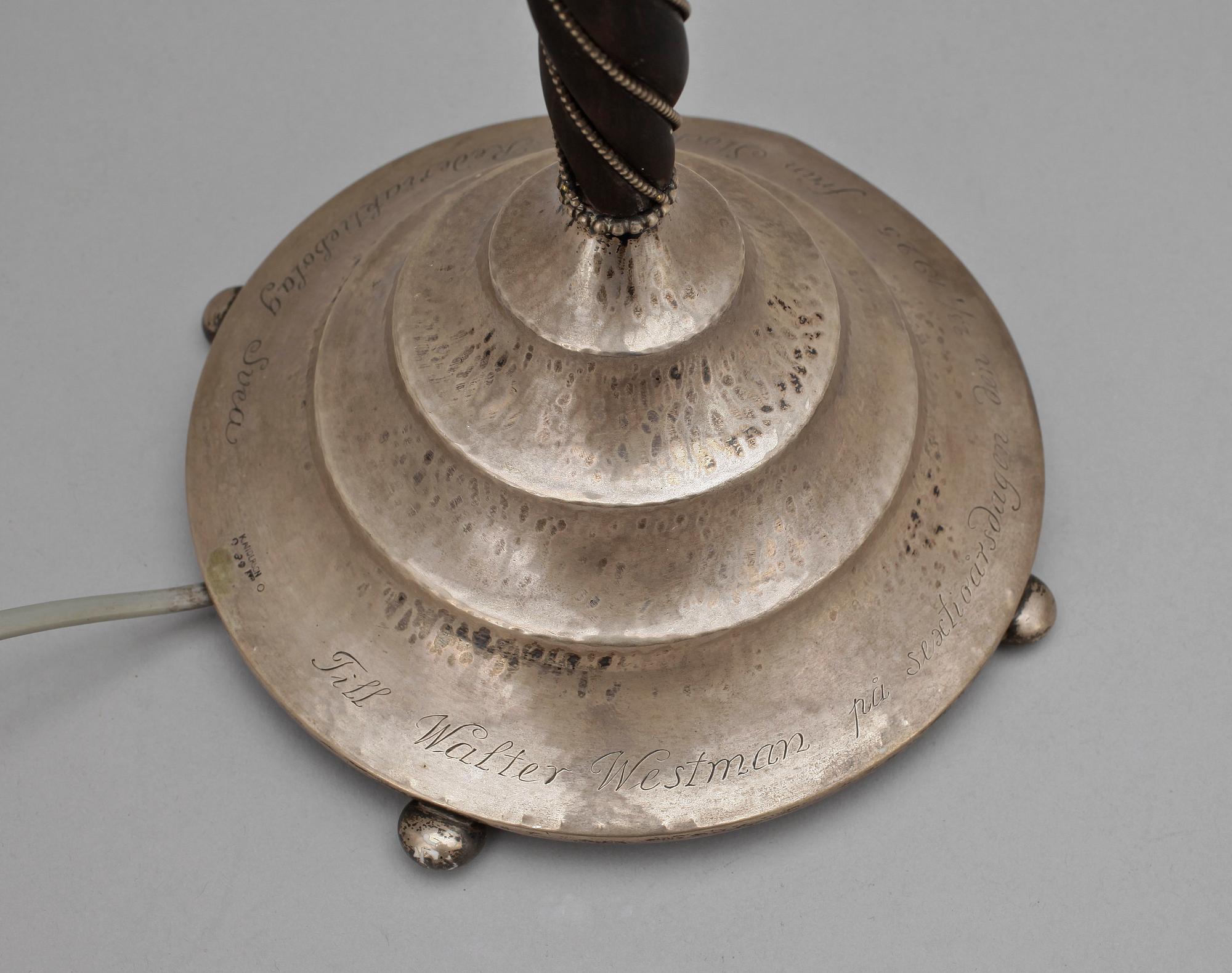 BORDSLAMPA, silver och trä, K. Anderson, Stockholm, trol 1924.