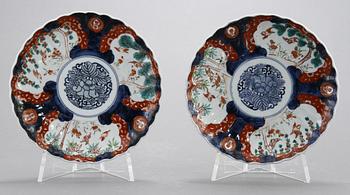 TALLRIKAR, 4 st, Kanton, Kina samt SKÅLFAT, 2 st, Japan, 1800/1900-tal.