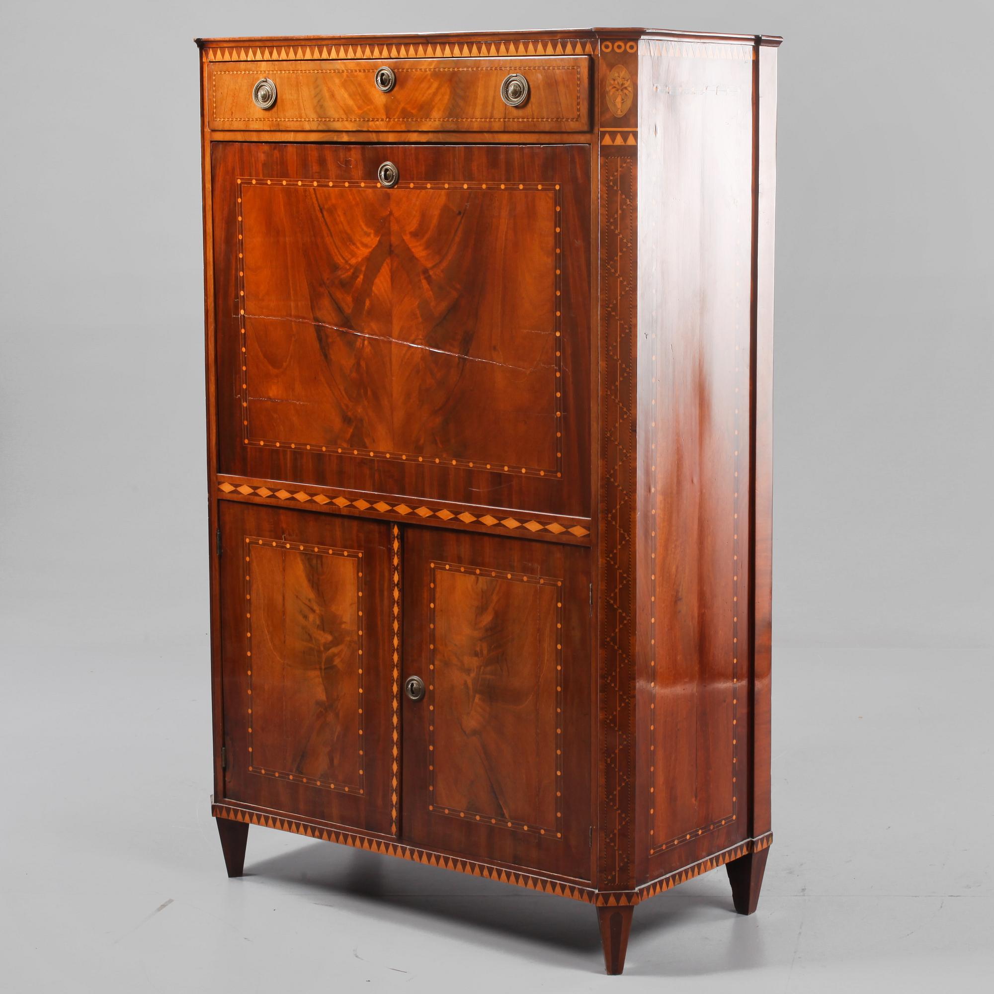 CHIFFONJÉ, Holland, 1800-talets första hälft.