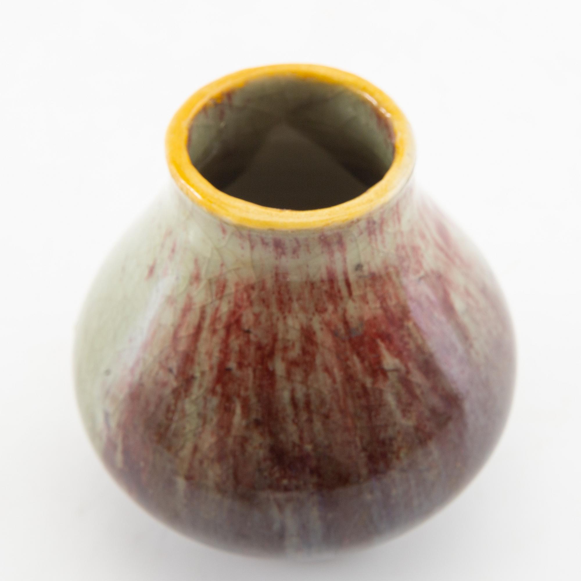 A Chinese vase, 20th century.