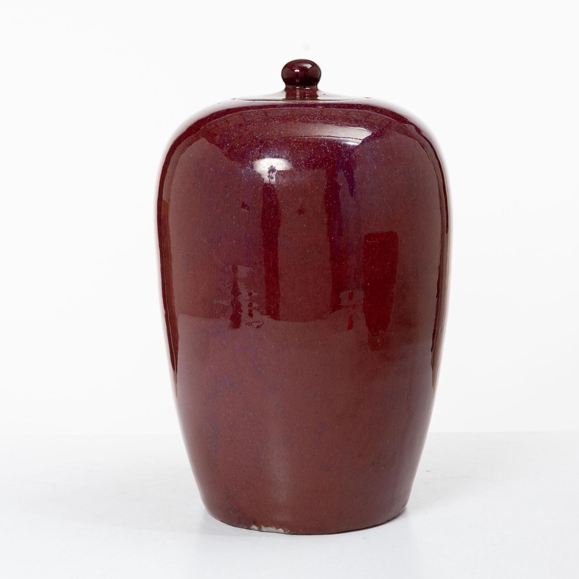 A pot with cover in sang de boeuf, Qing dynasty.