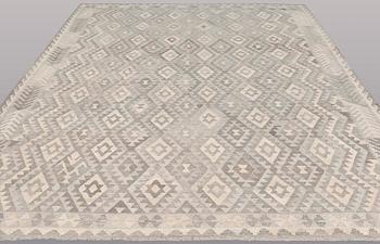 A CARPET, Kilim, ca 369 x 280 cm.