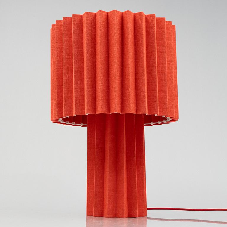 Folkform, a 'L'Art Plissé' table lamp, Studio Folkform, 2022.