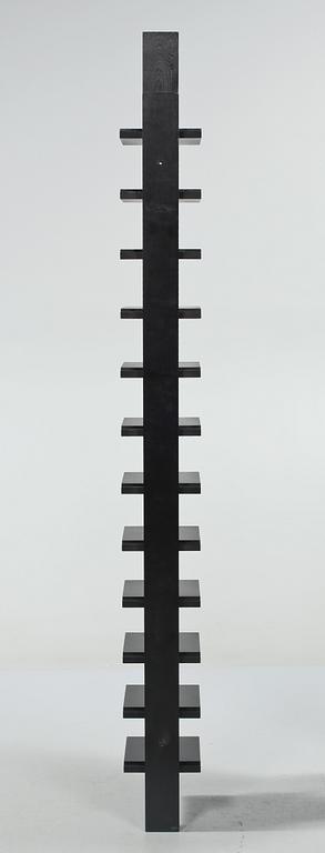 HYLLA, "Pilaster", John Kandell, Källemo AB Värnamo, modellen formgiven 1989.