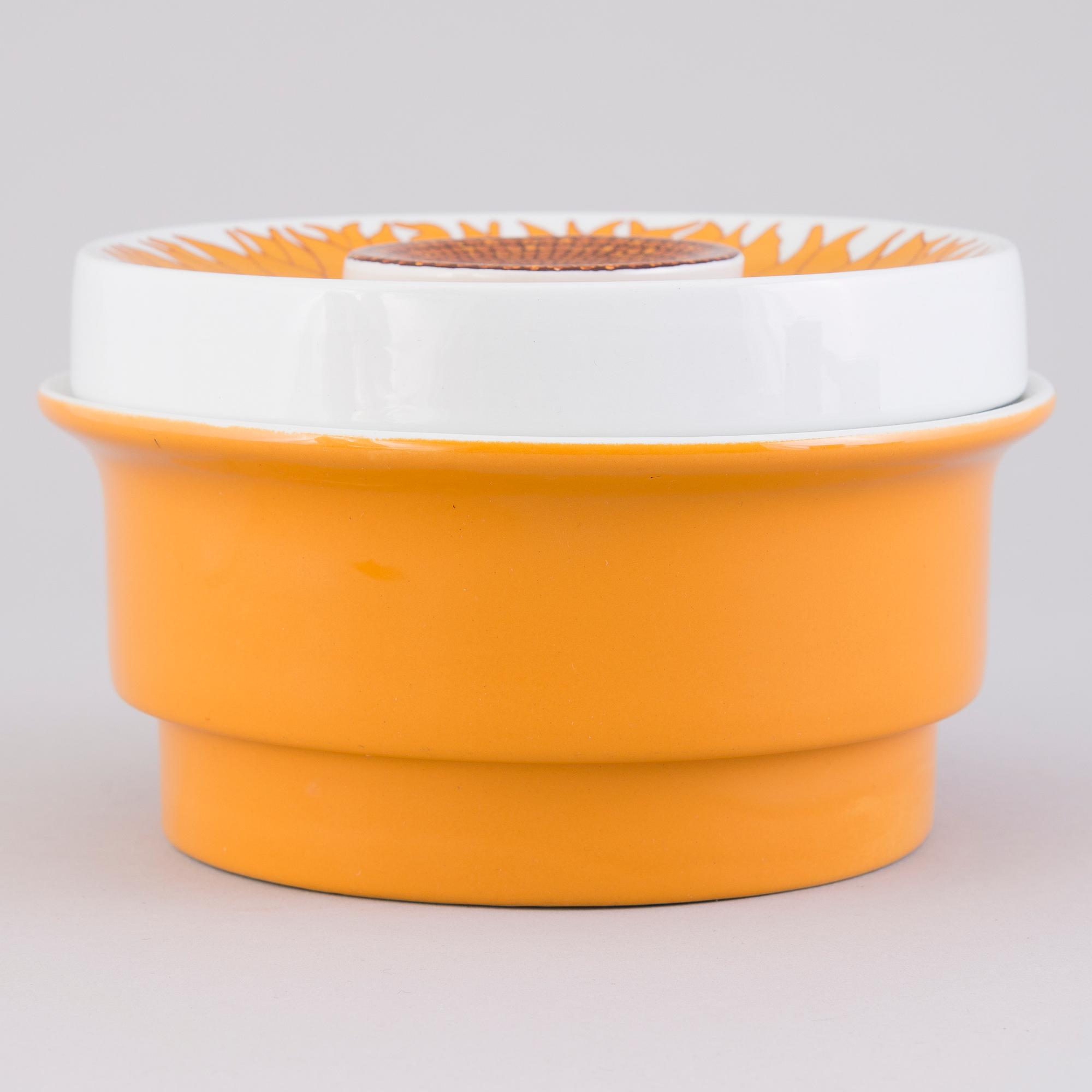 UNNI MARGRETHE JOHNSEN, A 35-pcs set of the 1970s 'Korulen Solsikke' dinnerware for Egersunds Fayancefabrik, Norway.