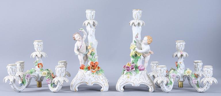 KANDELABRAR, ett par, rokokostil, porslin, Dresden.