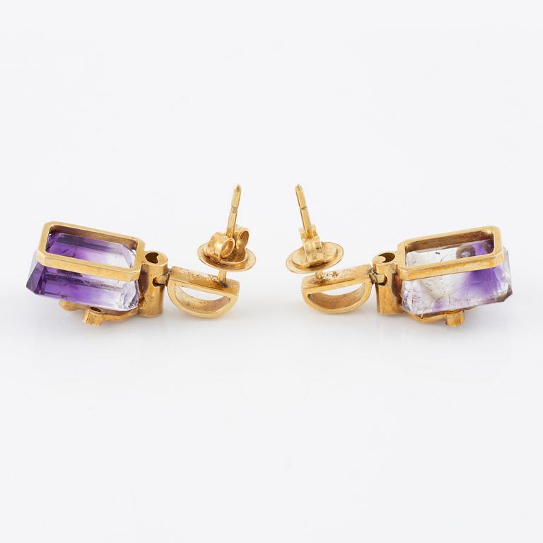 Earrings, 18K gold with amethysts and brilliant-cut diamonds.