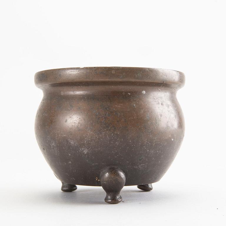 A Chines 19th/20th century bronze censer.