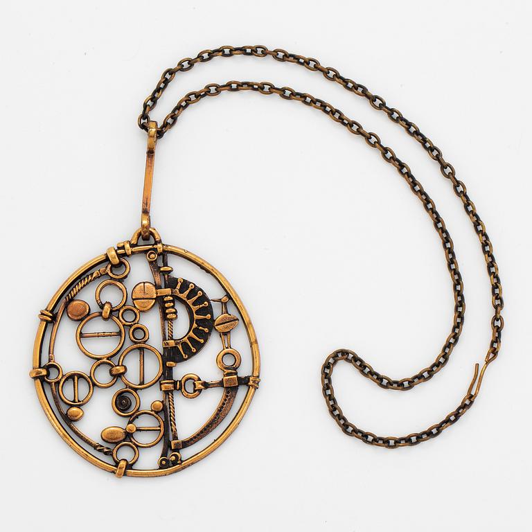 Jorma Laine, pendant with a chain in bronze.