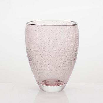 Gunnel Nyman, A glass vase, signed G. Nyman, Nuutajärvi Notsjö.