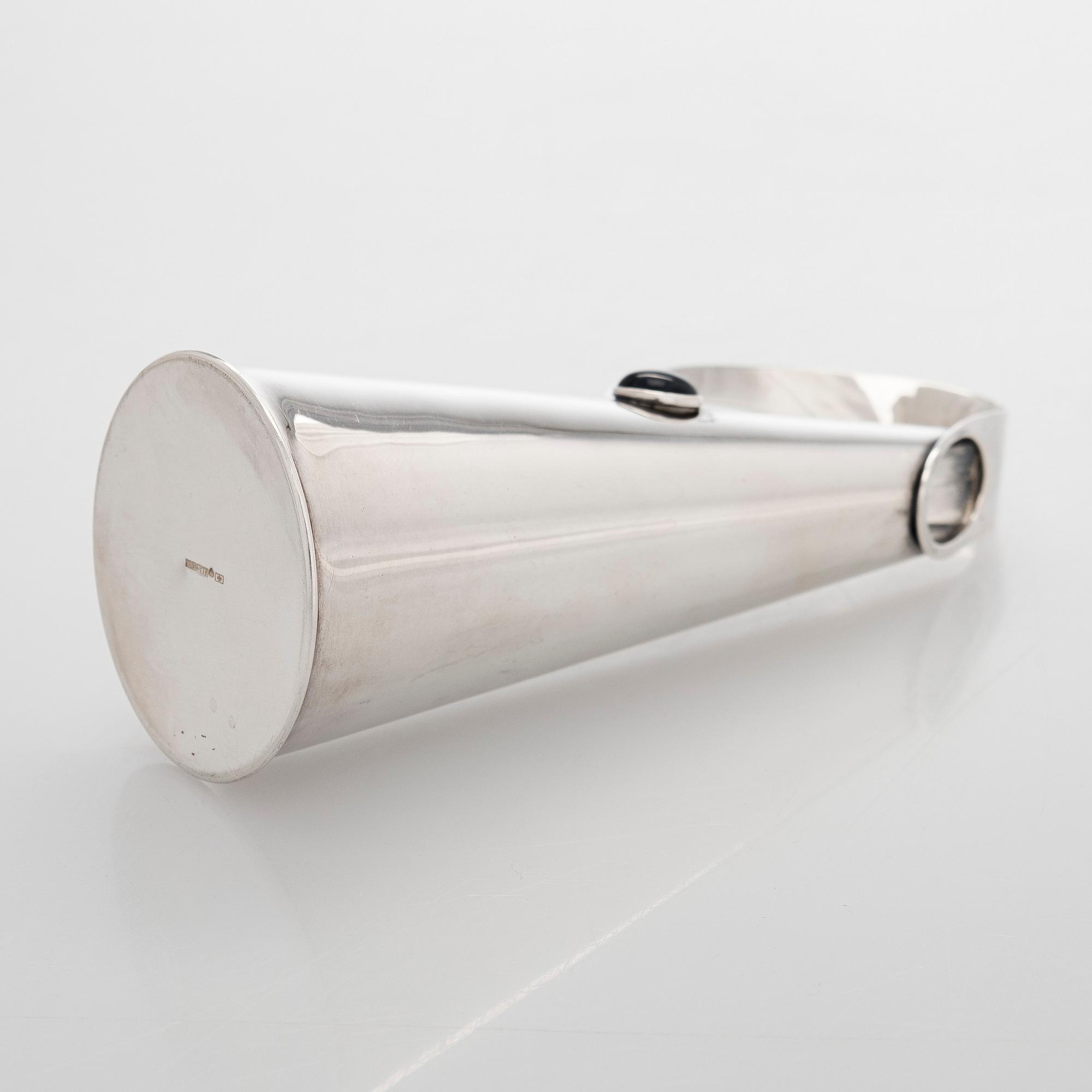 Vas, silver med slipad sten, Turun Hopea, Åbo 1962.