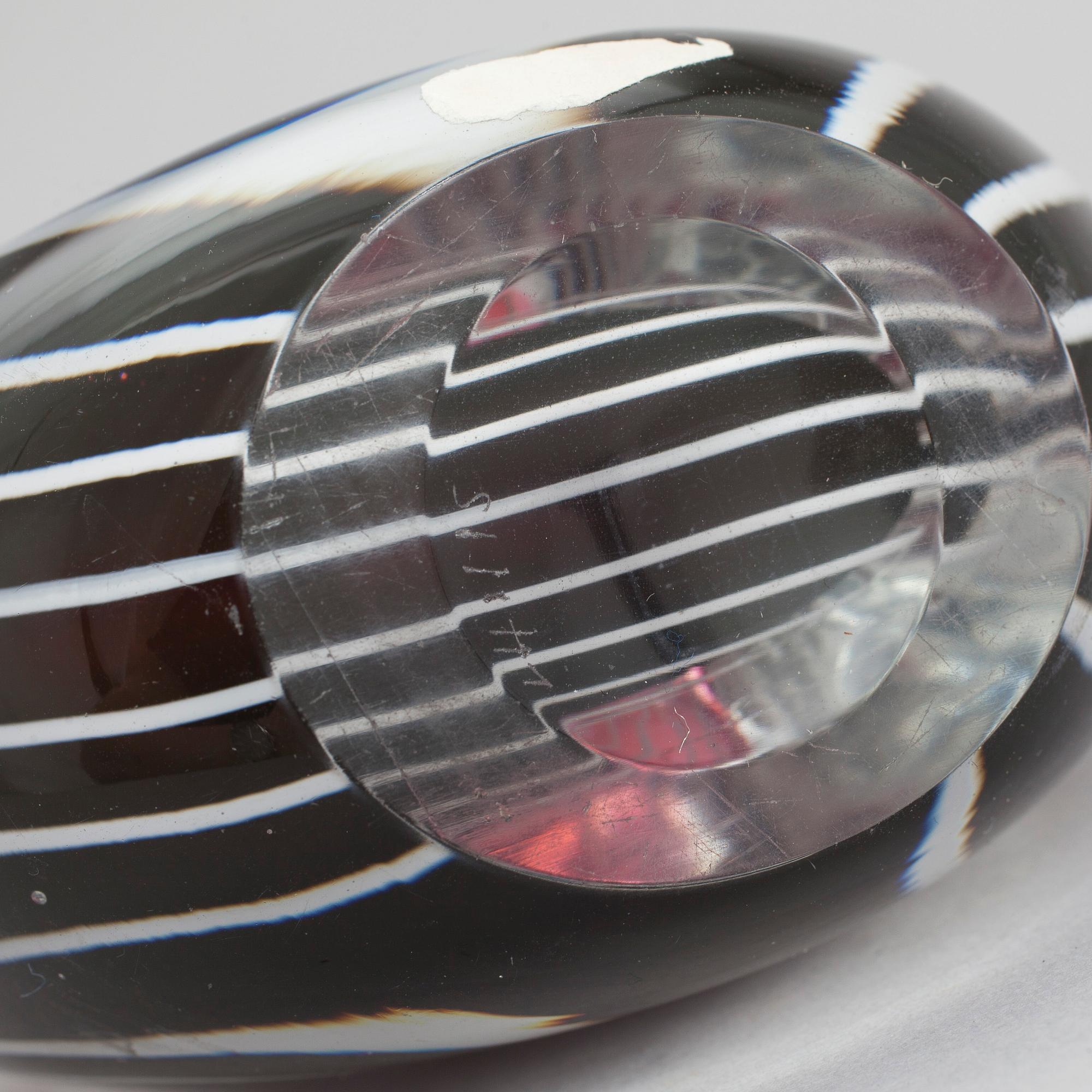 VICKE LINDSTRAND, vas, glas, Kosta. Signerad LH 1115.