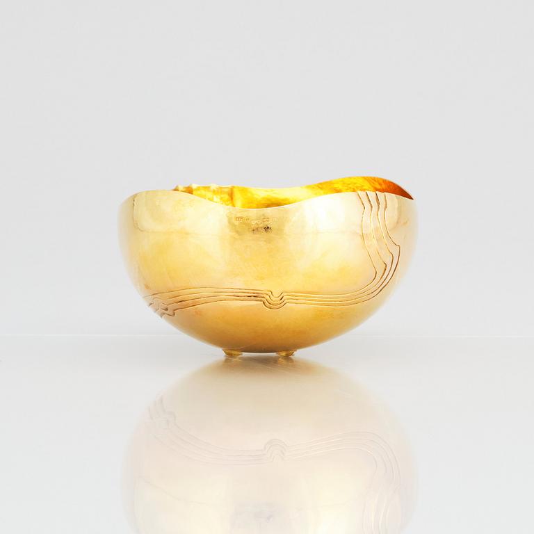 Nils Nisbel, an 18K gold bowl, Sigtuna Sweden 1984.