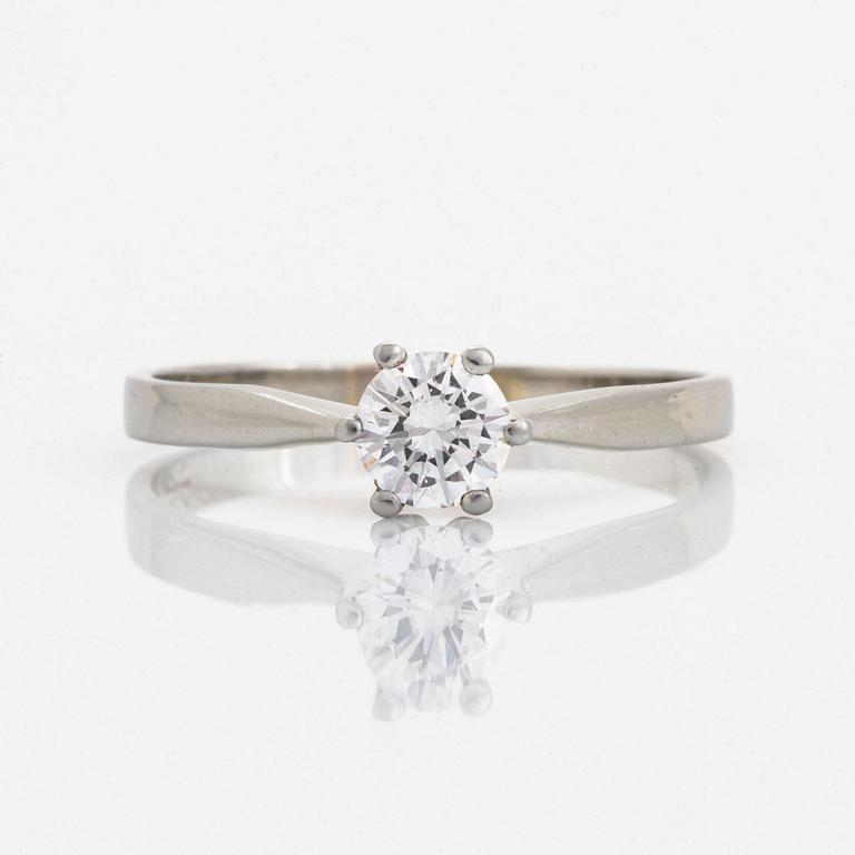 Brilliant-cut diamond ring.