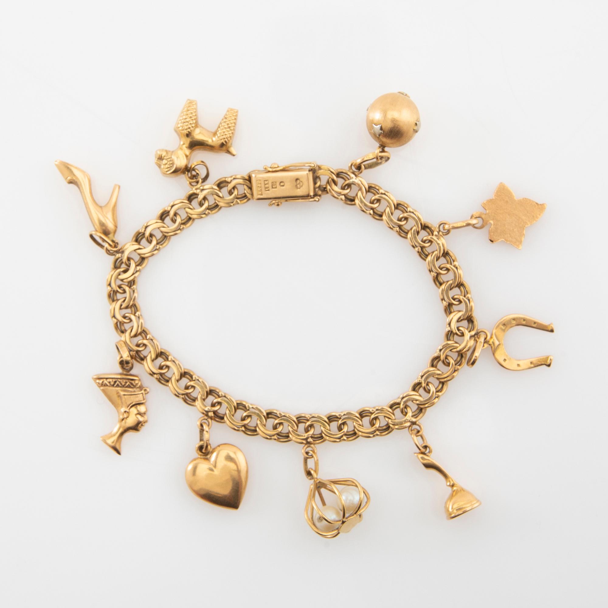 Bracelet Bismarck link 18K gold with charms.