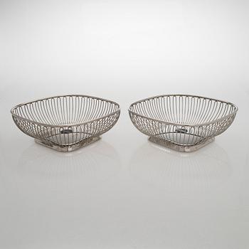 Alessi, a set of three serving bowls '370' and '845', Italy.
