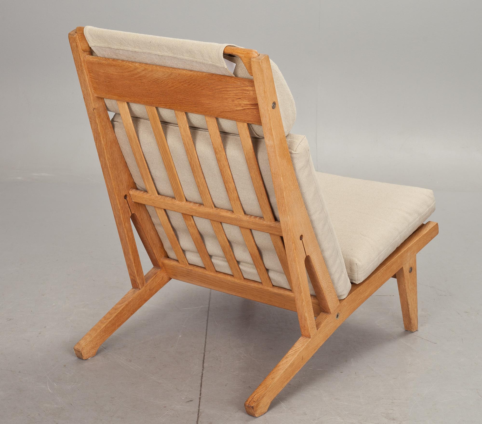 FÅTÖLJ, "GE-375" Hans J Wegner, Getama, 1900-talets andra hälft.