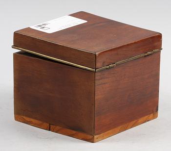 SKRIN, mahogny. Karl-Johan. 1800-talets mitt.