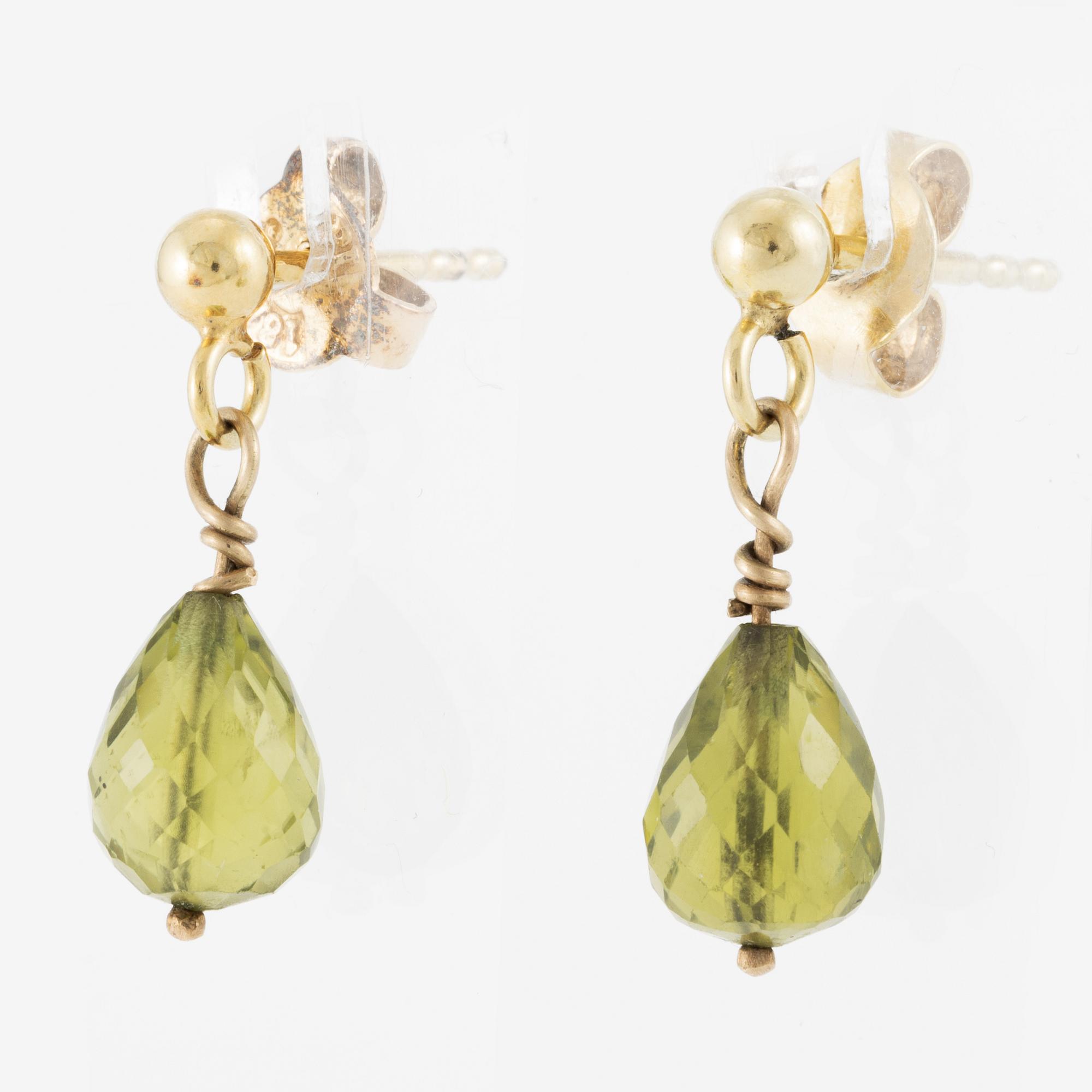 Earrings, a pair, 14K gold with briolette-cut peridot.