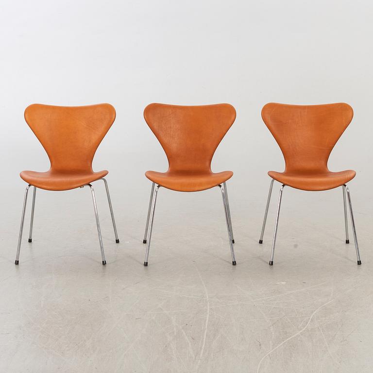 ARNE JACOBSEN,  a set of six "Series 7 Chair" for Fritz Hansen.