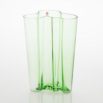 Alvar Aalto, a '251' vase signed Iittala.