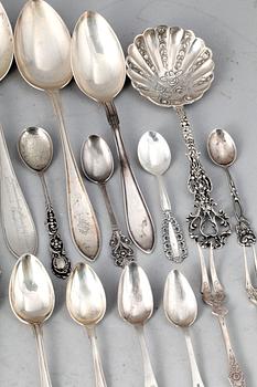PARTI BESTICK, 37 st olika, silver, olika tillverkare, bla CG Hallberg, mest Sverige och 1900-tal.